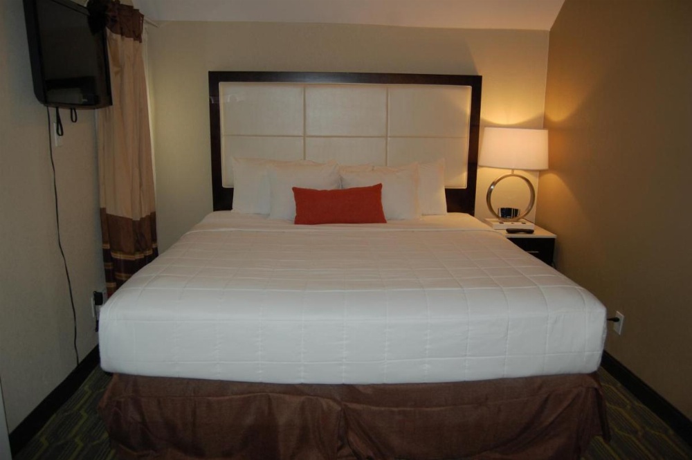 Hawthorn Suites by Wyndham Image 18