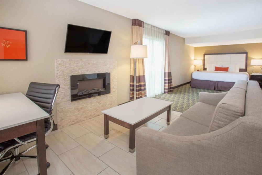 Hawthorn Suites by Wyndham Main image